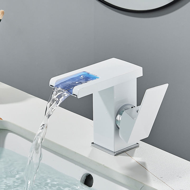Casa si Gradina - Sanitare - Lavoar baie si accesorii - Baterii sanitare - Baterie chiuveta baie, Blackswan, Tip M190, model alb scurt cu pipa tip cascada si LED, dimensiune 12.5 cm - Infinity.ro