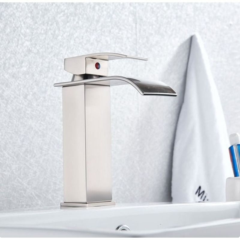 Casa si Gradina - Sanitare - Lavoar baie si accesorii - Baterii sanitare - Baterie chiuveta baie, Blackswan, Tip M297, model nichel tip cascada, dimensiune 19.3 cm - Infinity.ro