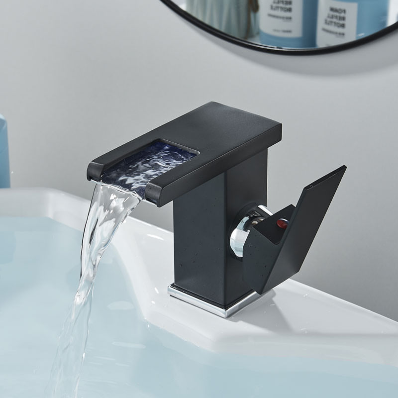 Casa si Gradina - Sanitare - Lavoar baie si accesorii - Baterii sanitare - Baterie chiuveta baie, Blackswan, Tip M173, model negru mat cu LED, dimensiune 12.5 cm - Infinity.ro