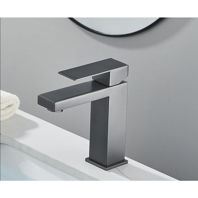 Casa si Gradina - Sanitare - Lavoar baie si accesorii - Baterii sanitare - Baterie chiuveta baie, Blackswan, Tip M311, model gri antracit scurt, dimensiune 18.5 cm - Infinity.ro