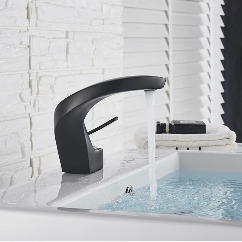Casa si Gradina - Sanitare - Lavoar baie si accesorii - Baterii sanitare - Baterie chiuveta baie, Blackswan, Tip M13, model negru mat, dimensiune 14.5 cm - Infinity.ro
