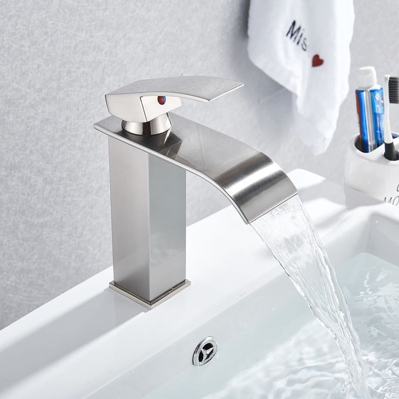 Casa si Gradina - Sanitare - Lavoar baie si accesorii - Baterii sanitare - Baterie chiuveta baie, Blackswan, Tip M297, model nichel tip cascada, dimensiune 19.3 cm - Infinity.ro
