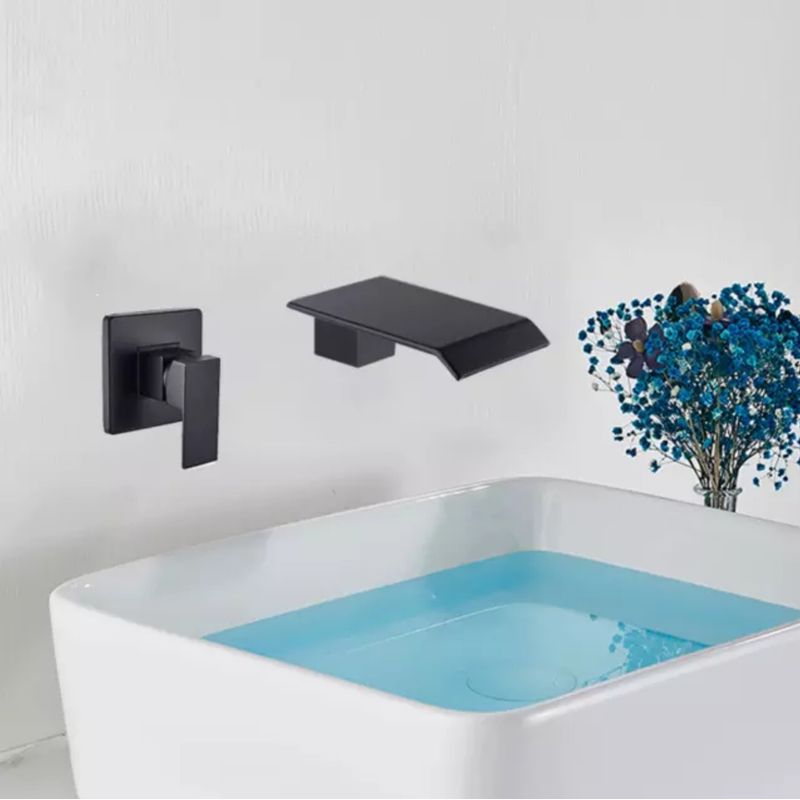 Casa si Gradina - Sanitare - Lavoar baie si accesorii - Baterii sanitare - Baterie chiuveta baie, Blackswan, Tip Cascada M77, model negru mat, dimensiune 16.5 cm - Infinity.ro