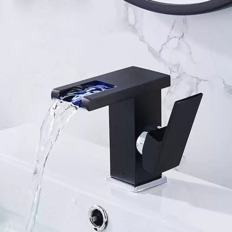 Casa si Gradina - Sanitare - Lavoar baie si accesorii - Baterii sanitare - Baterie chiuveta baie, Blackswan, Tip M173, model negru mat cu LED, dimensiune 12.5 cm - Infinity.ro