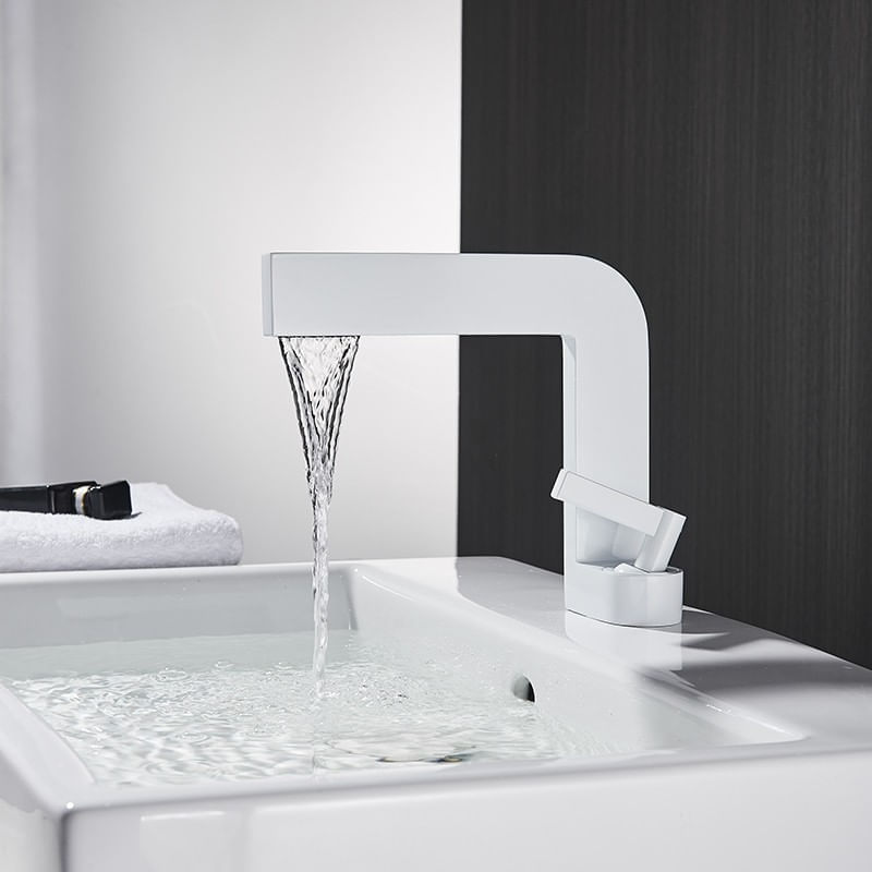 Casa si Gradina - Sanitare - Lavoar baie si accesorii - Baterii sanitare - Baterie chiuveta baie, Blackswan, Tip M25, model alb, dimensiune 20 cm - Infinity.ro