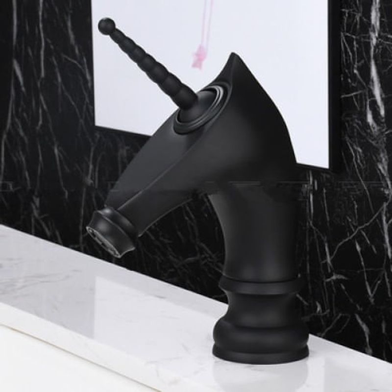 Casa si Gradina - Sanitare - Lavoar baie si accesorii - Baterii sanitare - Baterie chiuveta baie, Blackswan, Tip M284 Unicorn, model negru mat scurt, dimensiune 20 cm - Infinity.ro