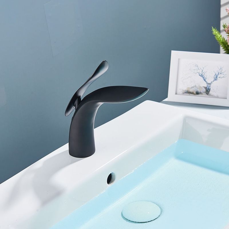 Casa si Gradina - Sanitare - Lavoar baie si accesorii - Baterii sanitare - Baterie chiuveta baie, Blackswan, Tip M89, model negru mat, dimensiune 20 cm - Infinity.ro