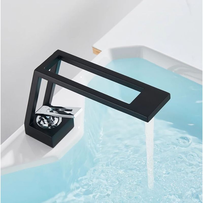 Casa si Gradina - Sanitare - Lavoar baie si accesorii - Baterii sanitare - Baterie chiuveta baie, Blackswan, Tip M26, model negru mat, dimensiune 15 cm - Infinity.ro