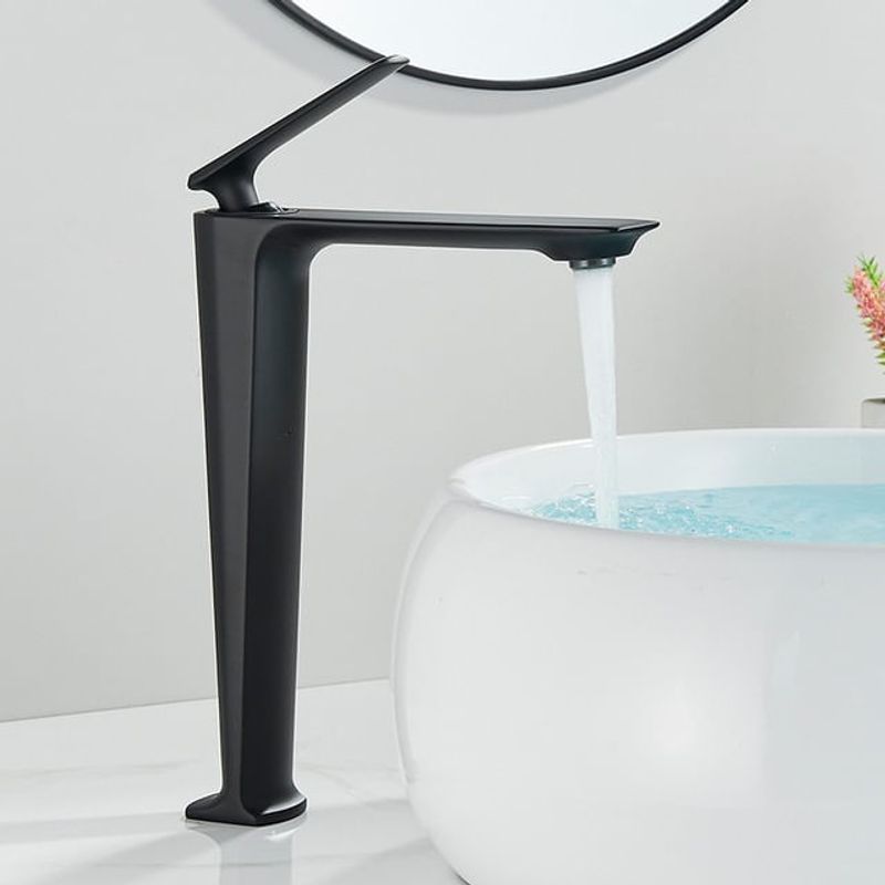 Casa si Gradina - Sanitare - Lavoar baie si accesorii - Baterii sanitare - Baterie chiuveta baie, Blackswan, Tip M200, model negru mat inalt, dimensiune 28 cm - Infinity.ro
