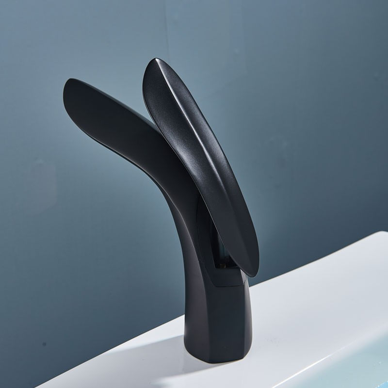 Casa si Gradina - Sanitare - Lavoar baie si accesorii - Baterii sanitare - Baterie chiuveta baie, Blackswan, Tip M89, model negru mat, dimensiune 20 cm - Infinity.ro
