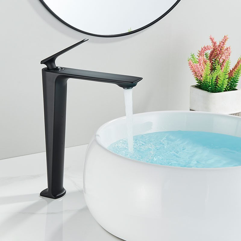 Casa si Gradina - Sanitare - Lavoar baie si accesorii - Baterii sanitare - Baterie chiuveta baie, Blackswan, Tip M200, model negru mat inalt, dimensiune 28 cm - Infinity.ro