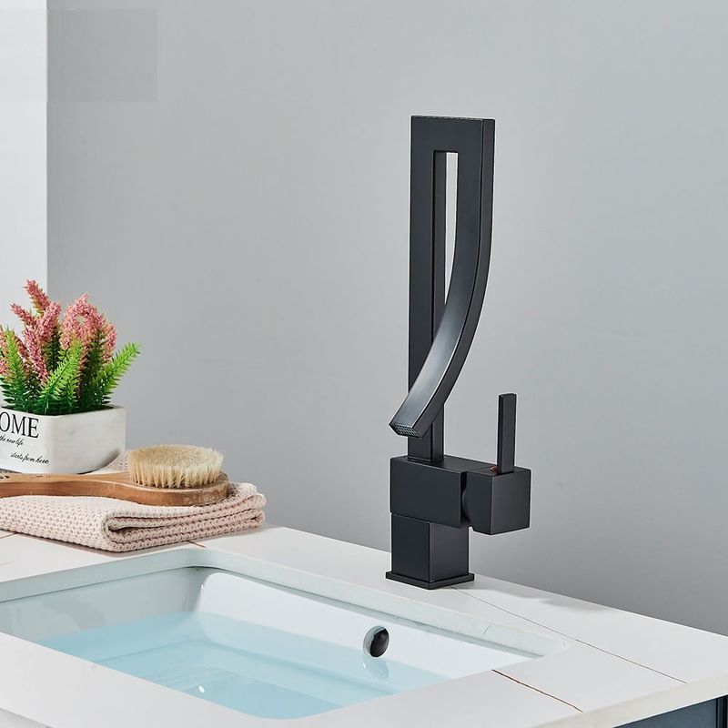 Casa si Gradina - Sanitare - Lavoar baie si accesorii - Baterii sanitare - Baterie chiuveta baie, Blackswan, Tip M296, model negru mat tip cascada, dimensiune 34 cm - Infinity.ro