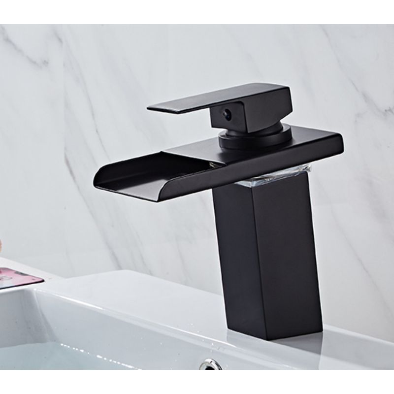 Casa si Gradina - Sanitare - Lavoar baie si accesorii - Baterii sanitare - Baterie chiuveta baie, Blackswan, Tip Cascada M32, model negru mat, dimensiune 17 cm - Infinity.ro