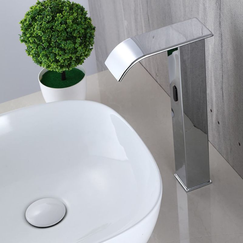 Casa si Gradina - Sanitare - Lavoar baie si accesorii - Baterii sanitare - Baterie chiuveta baie, Blackswan, Tip M186, model crom inalt cu pipa tip cascada si senzor, dimensiune 30.5 cm - Infinity.ro