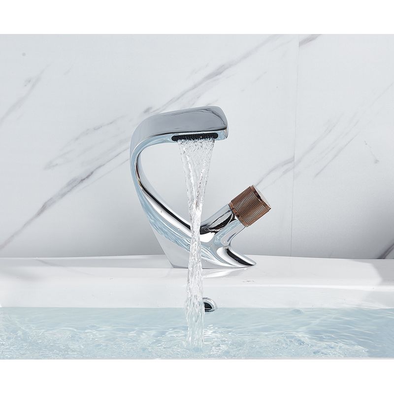 Casa si Gradina - Sanitare - Lavoar baie si accesorii - Baterii sanitare - Baterie chiuveta baie, Blackswan, Tip cascada M46, model crom/ rose gold, dimensiune 19 cm - Infinity.ro