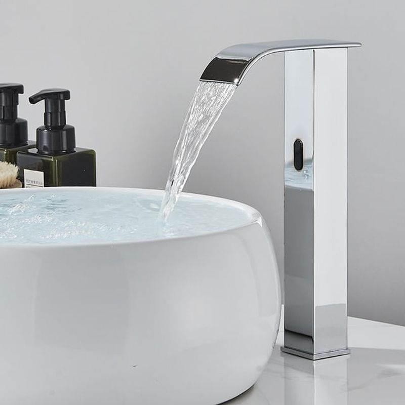 Casa si Gradina - Sanitare - Lavoar baie si accesorii - Baterii sanitare - Baterie chiuveta baie, Blackswan, Tip M186, model crom inalt cu pipa tip cascada si senzor, dimensiune 30.5 cm - Infinity.ro