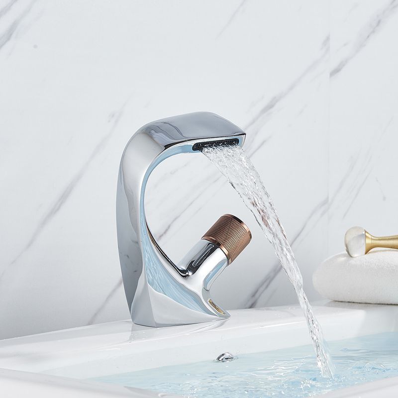 Casa si Gradina - Sanitare - Lavoar baie si accesorii - Baterii sanitare - Baterie chiuveta baie, Blackswan, Tip cascada M46, model crom/ rose gold, dimensiune 19 cm - Infinity.ro