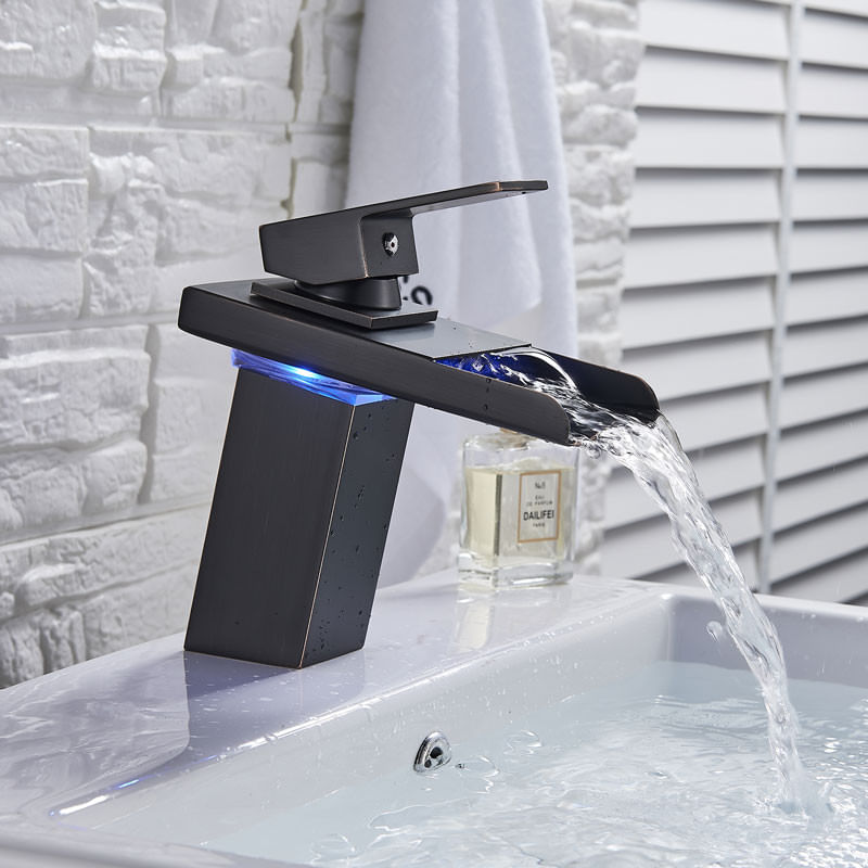 Casa si Gradina - Sanitare - Lavoar baie si accesorii - Baterii sanitare - Baterie chiuveta baie, Blackswan, Tip Cascada M29, model negru antic, dimensiune 17 cm - Infinity.ro