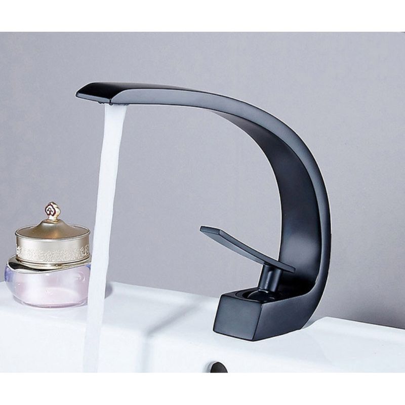 Casa si Gradina - Sanitare - Lavoar baie si accesorii - Baterii sanitare - Baterie chiuveta baie, Blackswan, Tip M10, model negru, dimensiune 18 cm - Infinity.ro