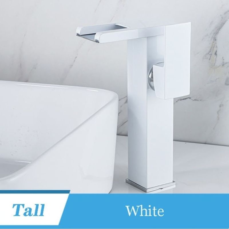 Casa si Gradina - Sanitare - Lavoar baie si accesorii - Baterii sanitare - Baterie chiuveta baie, Blackswan, Tip M299, model alb inalt cu pipa tip cascada si LED, dimensiune 24 cm - Infinity.ro