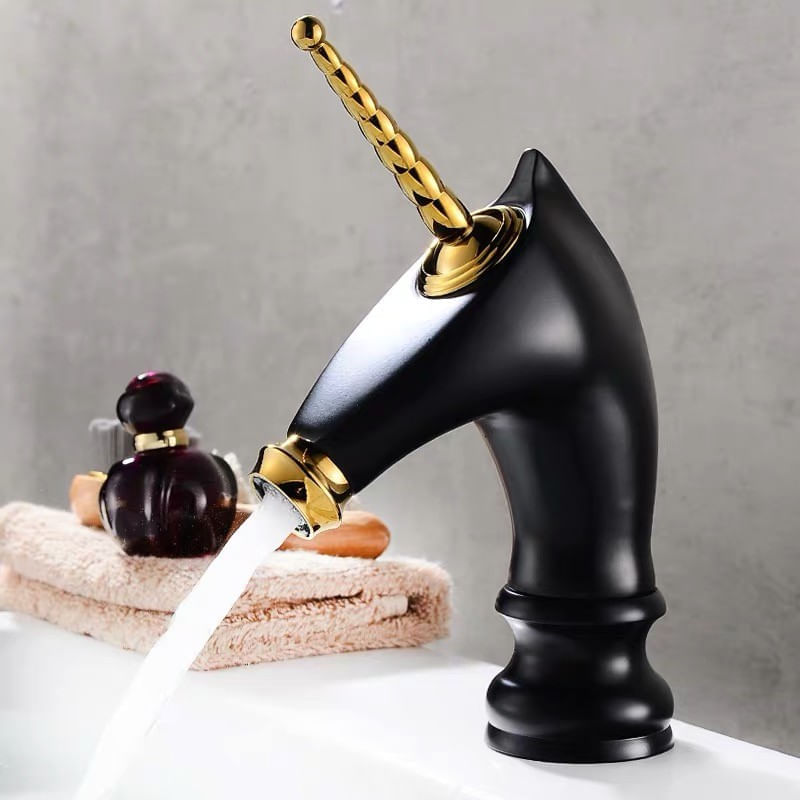 Casa si Gradina - Sanitare - Lavoar baie si accesorii - Baterii sanitare - Baterie chiuveta baie, Blackswan, Tip M280 Unicorn, model negru/ auriu lucios scurt, dimensiune 20 cm - Infinity.ro