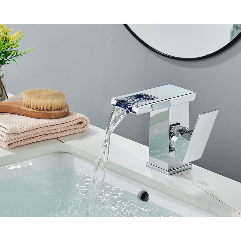 Casa si Gradina - Sanitare - Lavoar baie si accesorii - Baterii sanitare - Baterie chiuveta baie, Blackswan, Tip M188, model crom scurt cu pipa tip cascada si LED, dimensiune 12.5 cm - Infinity.ro