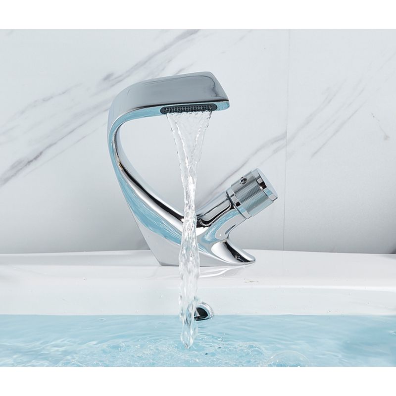 Casa si Gradina - Sanitare - Lavoar baie si accesorii - Baterii sanitare - Baterie chiuveta baie, Blackswan, Tip cascada M45, model crom, dimensiune 19 cm - Infinity.ro