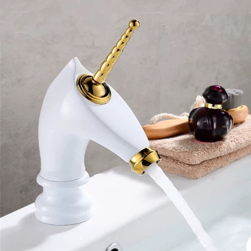 Casa si Gradina - Sanitare - Lavoar baie si accesorii - Baterii sanitare - Baterie chiuveta baie, Blackswan, Tip M278 Unicorn, model alb/ auriu scurt, dimensiune 20 cm - Infinity.ro