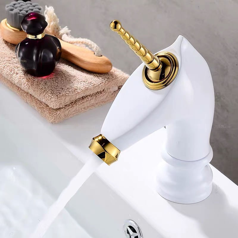 Casa si Gradina - Sanitare - Lavoar baie si accesorii - Baterii sanitare - Baterie chiuveta baie, Blackswan, Tip M278 Unicorn, model alb/ auriu scurt, dimensiune 20 cm - Infinity.ro
