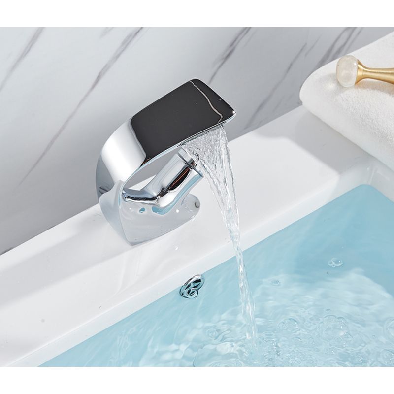 Casa si Gradina - Sanitare - Lavoar baie si accesorii - Baterii sanitare - Baterie chiuveta baie, Blackswan, Tip cascada M45, model crom, dimensiune 19 cm - Infinity.ro