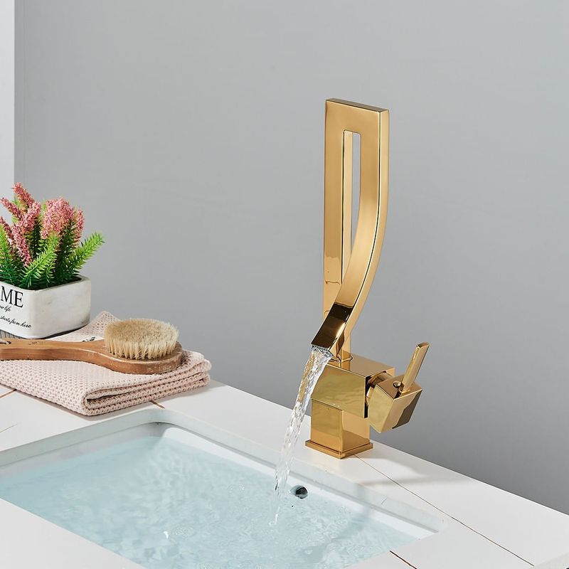 Casa si Gradina - Sanitare - Lavoar baie si accesorii - Baterii sanitare - Baterie chiuveta baie, Blackswan, Tip M295, model auriu lucios tip cascada, dimensiune 34 cm - Infinity.ro