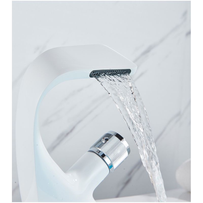 Casa si Gradina - Sanitare - Lavoar baie si accesorii - Baterii sanitare - Baterie chiuveta baie, Blackswan, Tip cascada M48, model alb/ crom, dimensiune 19 cm - Infinity.ro