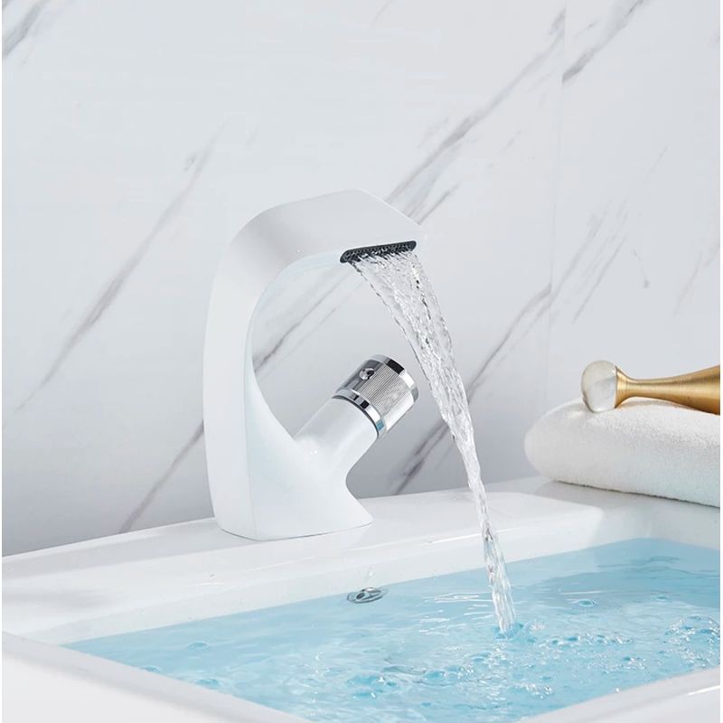 Casa si Gradina - Sanitare - Lavoar baie si accesorii - Baterii sanitare - Baterie chiuveta baie, Blackswan, Tip cascada M48, model alb/ crom, dimensiune 19 cm - Infinity.ro