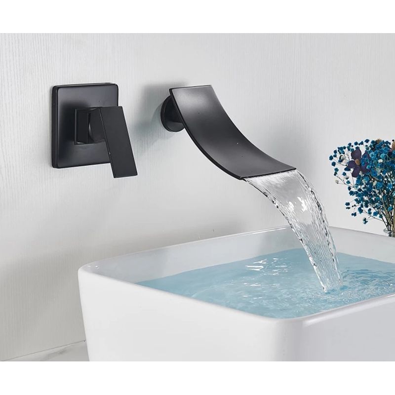 Casa si Gradina - Sanitare - Lavoar baie si accesorii - Baterii sanitare - Baterie chiuveta baie, Blackswan, Tip cascada M3, model negru, dimensiune 18 cm - Infinity.ro
