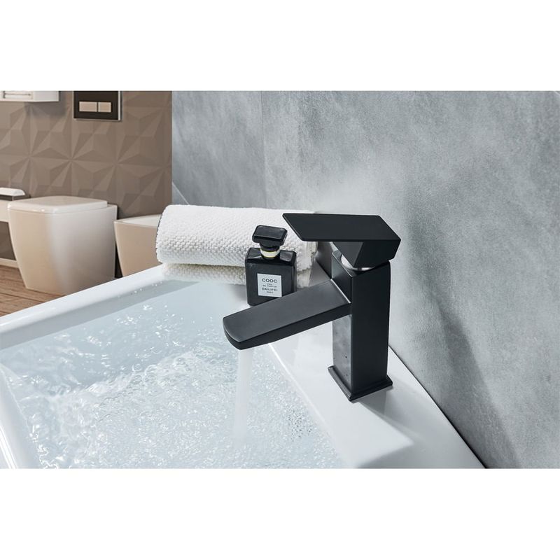 Casa si Gradina - Sanitare - Lavoar baie si accesorii - Baterii sanitare - Baterie chiuveta baie, Blackswan, Tip M105, model negru scurt, dimensiune 18.7 cm - Infinity.ro