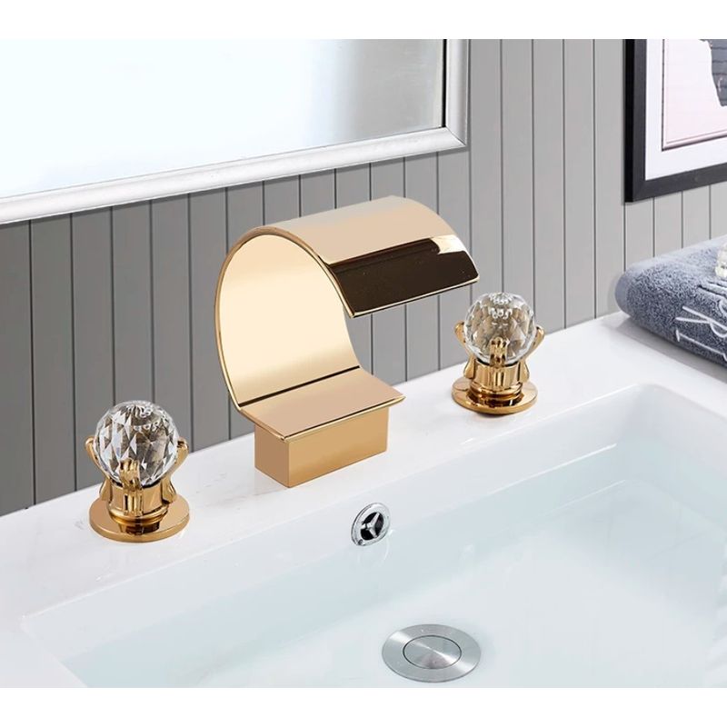 Casa si Gradina - Sanitare - Lavoar baie si accesorii - Baterii sanitare - Baterie chiuveta baie, Blackswan, Tip Cascada M27, model auriu, dimensiune 17.5 cm - Infinity.ro
