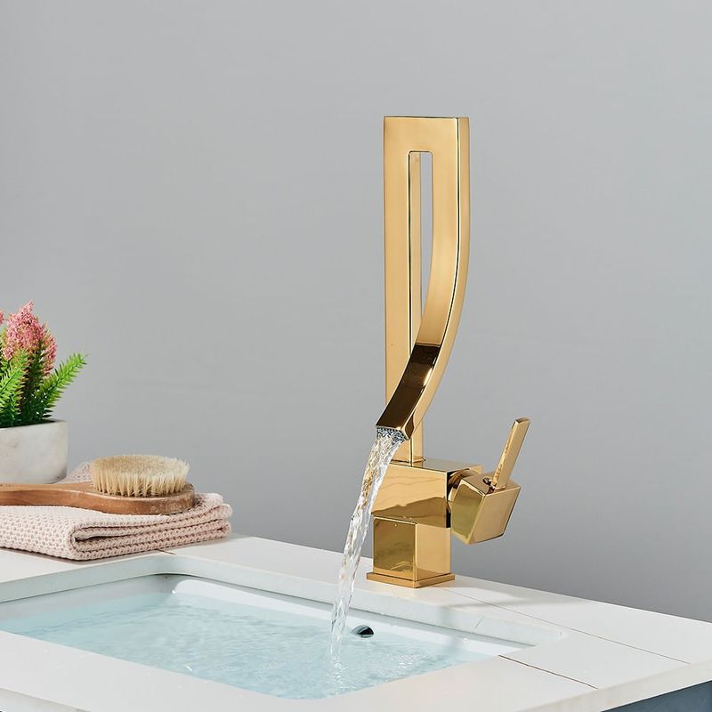 Casa si Gradina - Sanitare - Lavoar baie si accesorii - Baterii sanitare - Baterie chiuveta baie, Blackswan, Tip M295, model auriu lucios tip cascada, dimensiune 34 cm - Infinity.ro