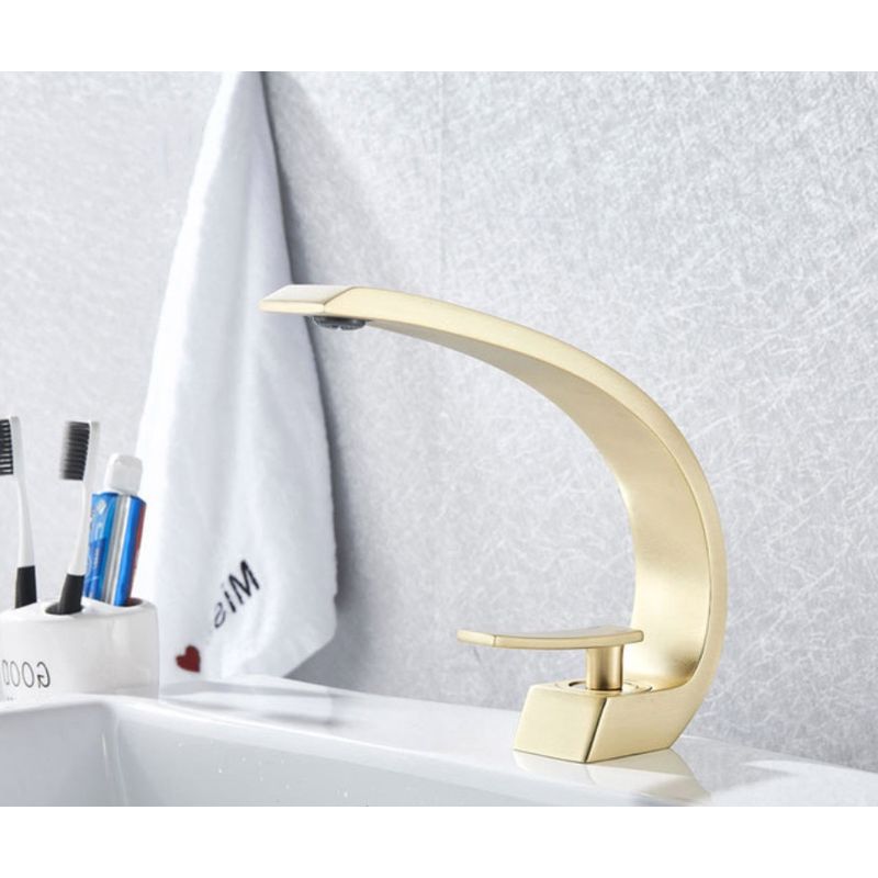Casa si Gradina - Sanitare - Lavoar baie si accesorii - Baterii sanitare - Baterie chiuveta baie, Blackswan, Tip M11, model auriu mat, dimensiune 18 cm - Infinity.ro
