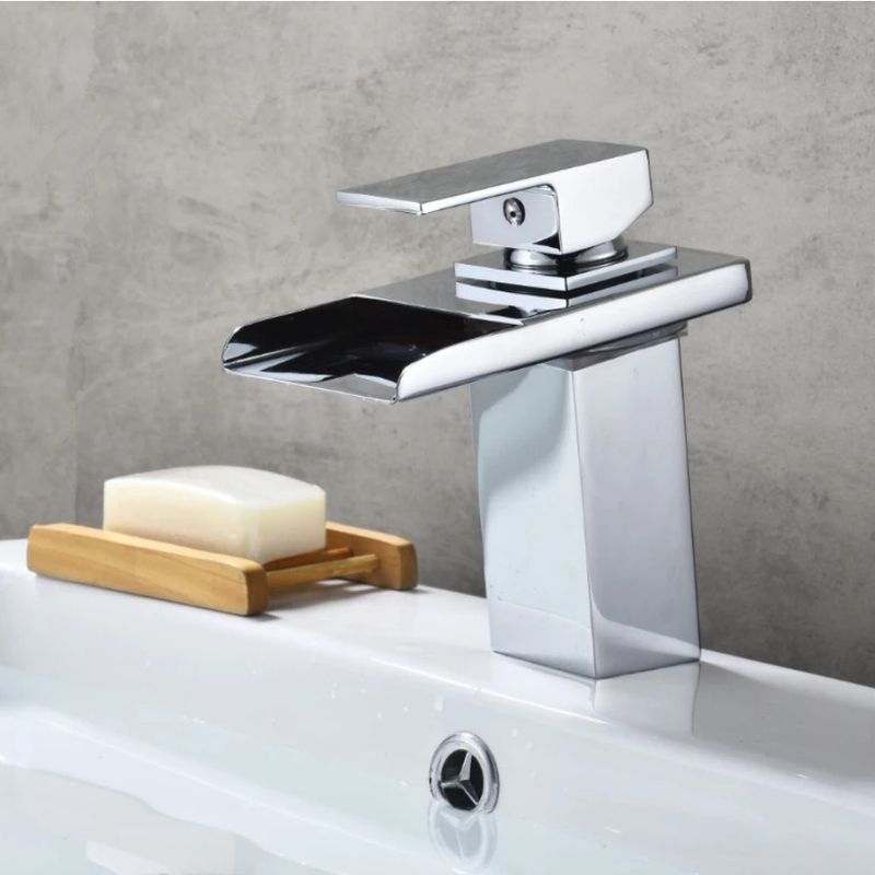 Casa si Gradina - Sanitare - Lavoar baie si accesorii - Baterii sanitare - Baterie chiuveta baie, Blackswan, Tip Cascada M30, model crom, dimensiune 17 cm - Infinity.ro