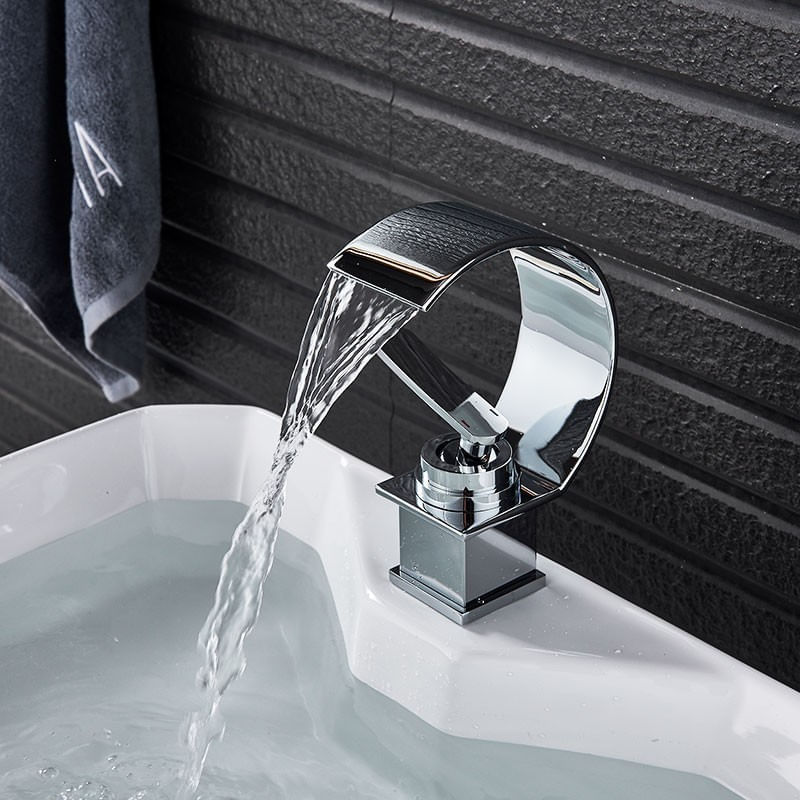 Casa si Gradina - Sanitare - Lavoar baie si accesorii - Baterii sanitare - Baterie chiuveta baie, Blackswan, Tip M44, model crom, dimensiune 18 cm - Infinity.ro
