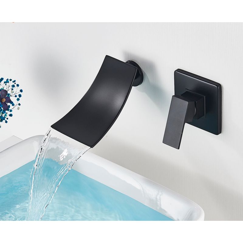 Casa si Gradina - Sanitare - Lavoar baie si accesorii - Baterii sanitare - Baterie chiuveta baie, Blackswan, Tip cascada M3, model negru, dimensiune 18 cm - Infinity.ro