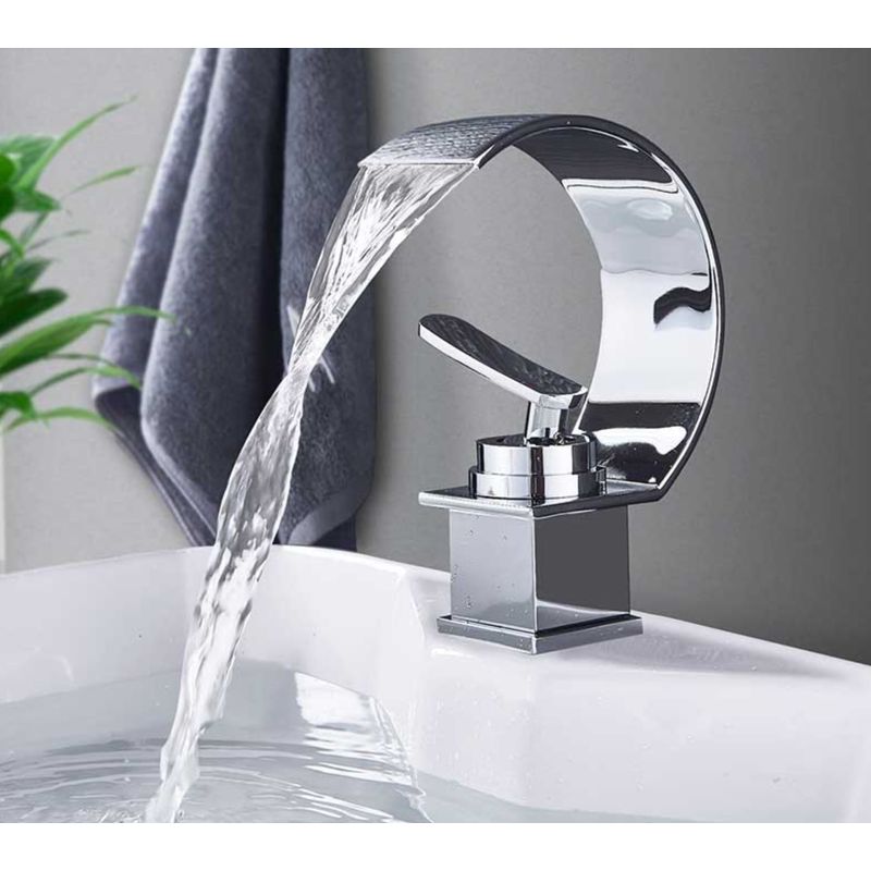 Casa si Gradina - Sanitare - Lavoar baie si accesorii - Baterii sanitare - Baterie chiuveta baie, Blackswan, Tip M44, model crom, dimensiune 18 cm - Infinity.ro