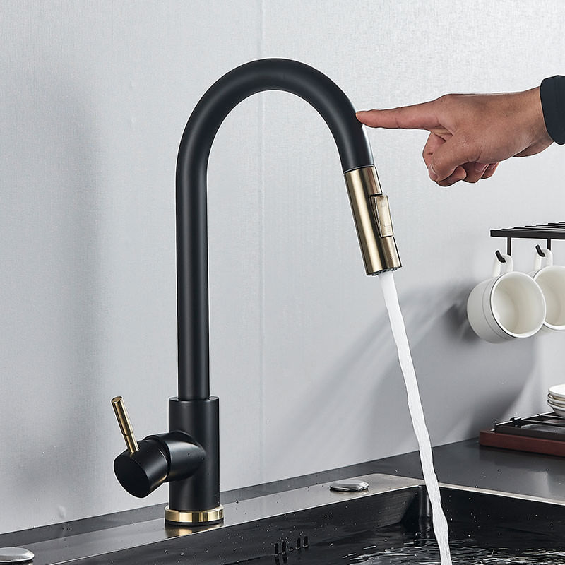 Casa si Gradina - Sanitare - Chiuveta bucatarie si accesorii - Baterii bucatarie - Baterie chiuveta bucatarie, Blackswan, Tip M28 cu senzor, model negru/ auriu, dimensiune 39 cm - Infinity.ro