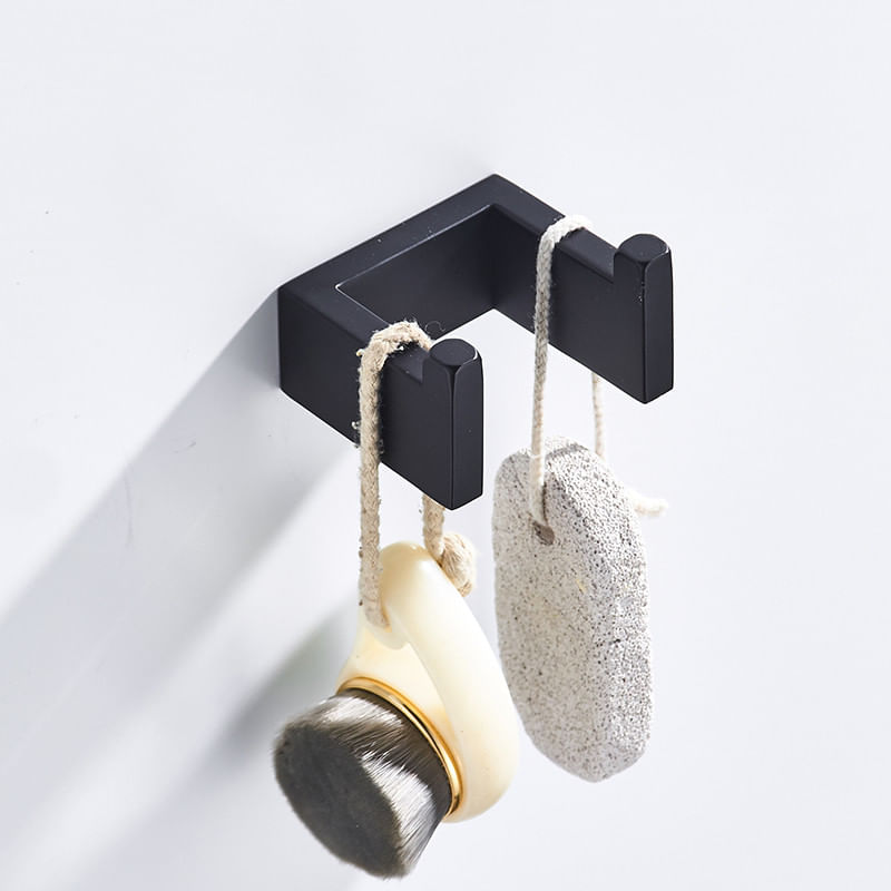 Casa si Gradina - Sanitare - Suporturi si accesorii baie - Suporturi baie - Set accesorii baie, Blackswan, Tip M9, 4 piese, model negru mat, dimensiune 62 cm - Infinity.ro