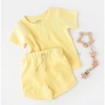 Fashion, accesorii si bijuterii - Copii - Imbracaminte copii - Treninguri si compleuri copii - Set tricou cu pantaloni scurti - 100% bumbac organic - Galben, BabyCosy (Marime: 3-6 Luni) - Infinity.ro