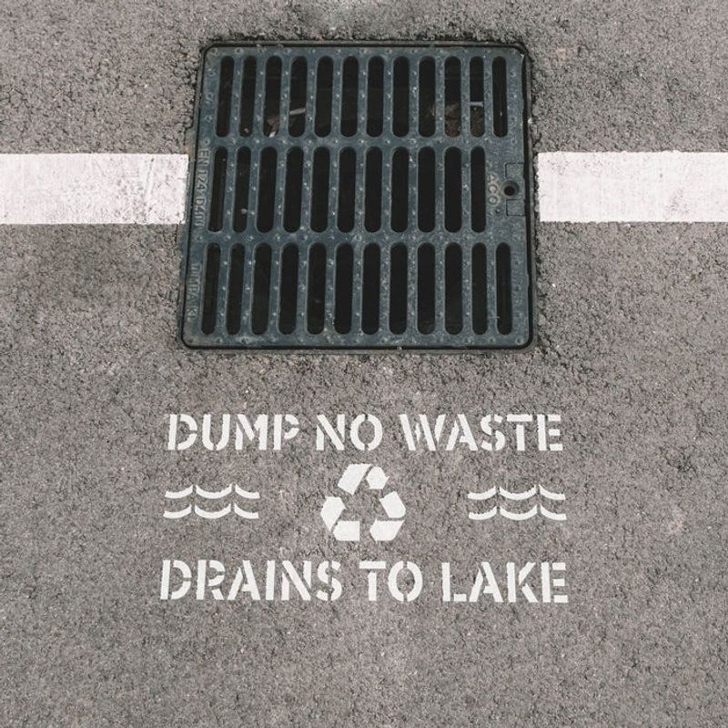 Casa si Gradina - Decoratiuni - DIY - Sabloane decorative pereti - Sablon Perete vopsire, tencuiala 0.7mm No Dumping Drains to Lake Refolosibil, model MXSP7248, 100 x 100 mm, 0.70mm - Infinity.ro