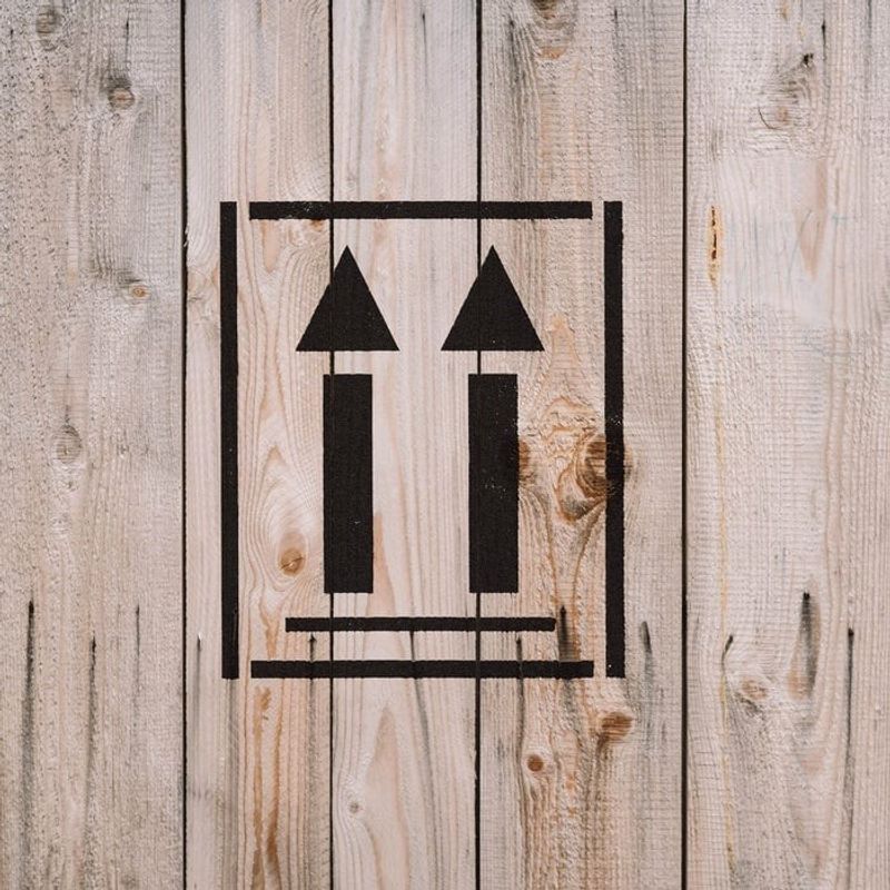 Casa si Gradina - Decoratiuni - DIY - Sabloane decorative pereti - Sablon Perete vopsire, tencuiala 0.7mm Up Arrow Refolosibil, model MXSP7239, 600 x 600 mm, 0.70mm - Infinity.ro