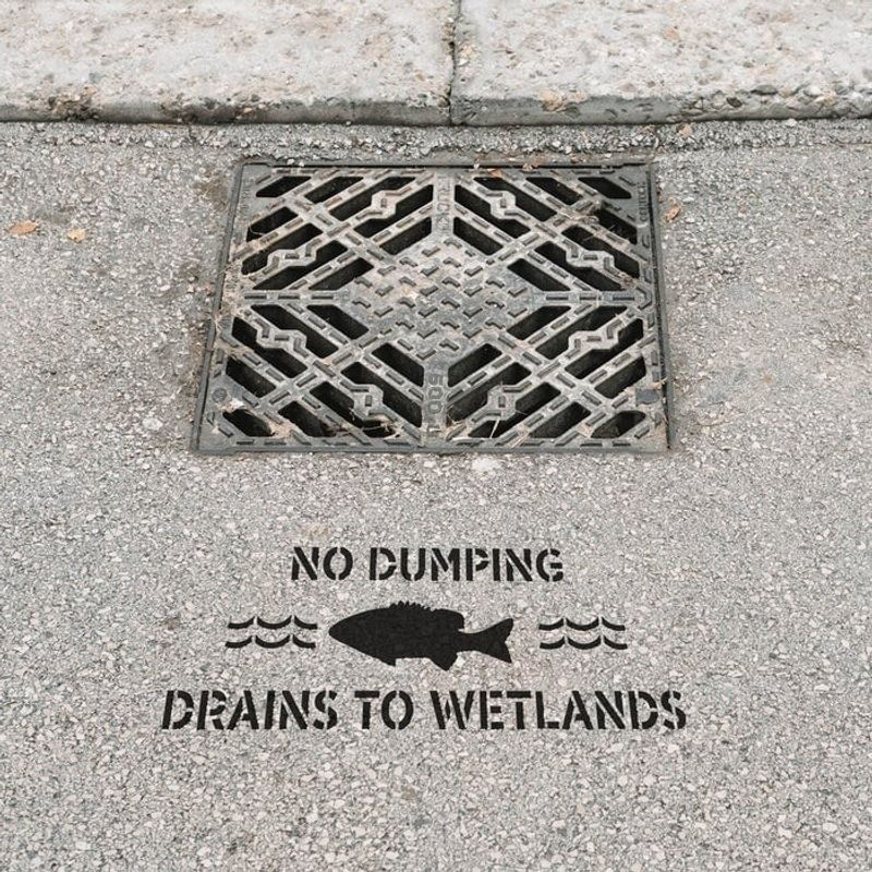 Casa si Gradina - Decoratiuni - DIY - Sabloane decorative pereti - Sablon Perete vopsire, tencuiala 0.7mm No Dumping Drains to Wetlands Refolosibil, model MXSP7243, 600 x 600 mm, 0.70mm - Infinity.ro