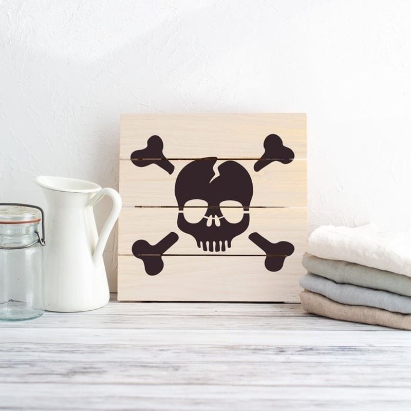 Casa si Gradina - Decoratiuni - DIY - Sabloane decorative pereti - Sablon Perete vopsire, tencuiala 0.7mm Craniu cu Oase Incrosate model MXSP7479, 600 x 600 mm - Infinity.ro