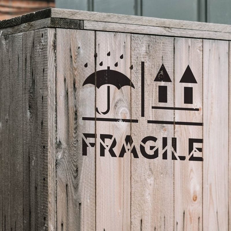 Casa si Gradina - Decoratiuni - DIY - Sabloane decorative pereti - Sablon Perete vopsire, tencuiala 0.7mm Fragile Right Side Up Keep Dry Refolosibil, model MXSP7221, 600 x 600 mm, 0.70mm - Infinity.ro